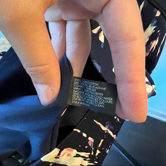 Club Monaco Pencil Skirt | Piping, back slit | Navy with pattern, 4 - Picture 10 of 11